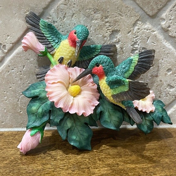 Hummingbird decor - Picture 1 of 10